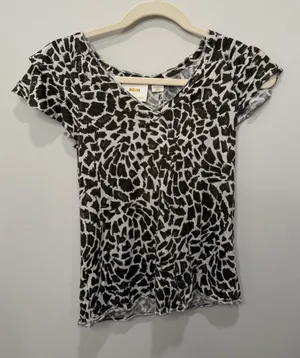 Maeve Anthropologie Olive Green White Abstract Print Ruffle Sleeve Top Size XS‎ thumbnail 1