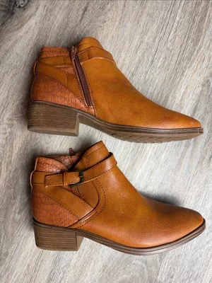 Baretraps Maci Ankle Booties w/ Croc-Embossed Heel Size 8 M thumbnail 9