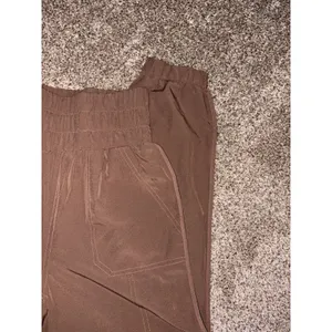 New In Women's Brown Pleated Jogger Pants S Elastic Waist Pockets Tapered thumbnail 7