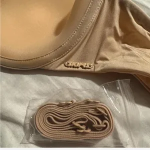 Skims Weightless Strapless Bra thumbnail 4