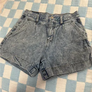 Vintage style American Eagle shorts thumbnail 1