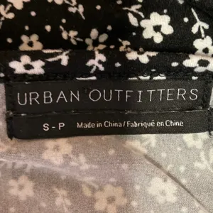 Urban Outfitters Julia Ruffle Black Floral Flutter Sleeve Tiered Mini Dress Sz S thumbnail 7