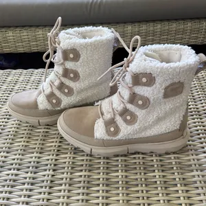 Sorel Explorer‎ Joan Cozy Leather Boots 6.5 winter snow streetwear athleisure thumbnail 4