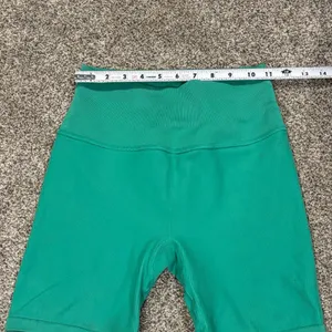 Mindful Movement Green Ribbed High-Waisted Seamless Biker Shorts thumbnail 4