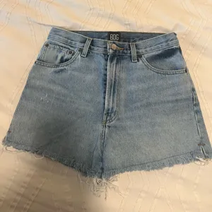 BDG High Waisted Girlfriend Short - Light Blue Wash Size 28 thumbnail 1