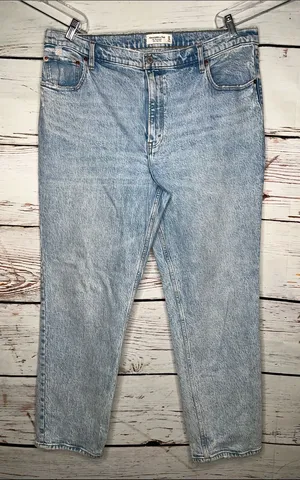 Abercrombie & Fitch Sz 34/18R Blue Denim The ‘90s Straight Ultra High Rise Jeans thumbnail 1