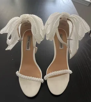 Steve Madden White Bow Heels thumbnail 1