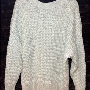 Coastal Grandma Core: American Eagle Chunky Knit Oversized V-Neck Sweater thumbnail 6