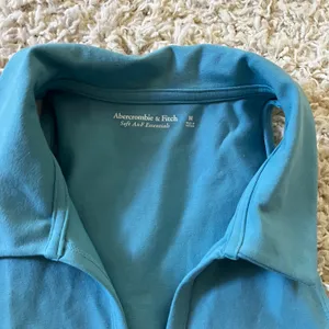 Abercrombie And Fitch Collared Blue Tank Top Size Medium thumbnail 2