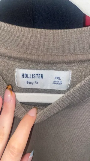 Hollister Crewneck thumbnail 3