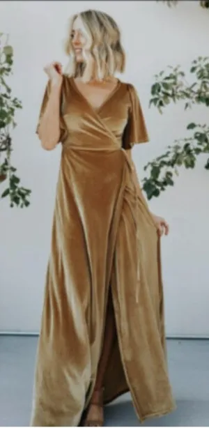 Baltic Born Meghan Dress Womens Medium Gold Velvet Wrap Maxi Short Sleeve Evenin thumbnail 1