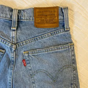 LEVI’S Ribcage Denim Shorts High Rise Button Fly Distressed Raw Hem Size 24 thumbnail 6