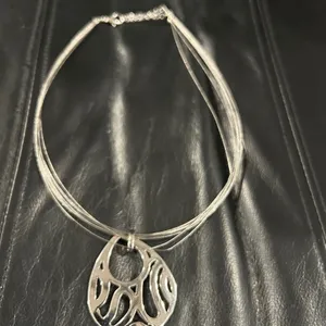 Elegant Silver Pendant Necklace thumbnail 3