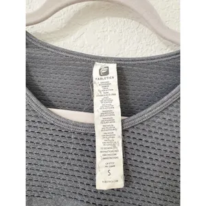 Fabletics Musetta Seamless Long Sleeve Performance Top Gray Size Small thumbnail 4