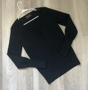 Club Monaco Sweater cashmere v neck knit womens Black (medium) classic office thumbnail 1