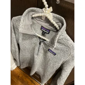 Patagonia woman's grey fleece size‎ XS thumbnail 2