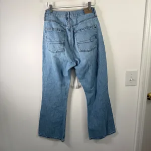 American Eagle Highest Rise‎ 90s Flare Jeans Light Wash Distressed Womens 8 thumbnail 6