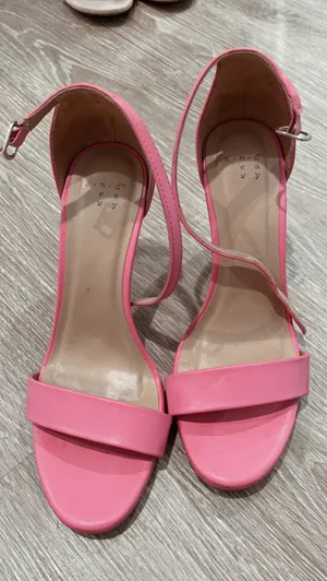 Pink heels Size 8 thumbnail 5
