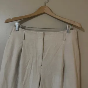 Ann Taylor Gray Pleat Front Trouser Pants Size 12P thumbnail 8