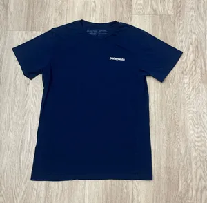 patagonia shirt thumbnail 1