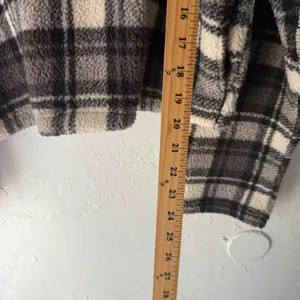 Love Tree Plaid Fleece Quarter‎ Zip Cropped Pullover Sweatshirt Women's Large thumbnail 4