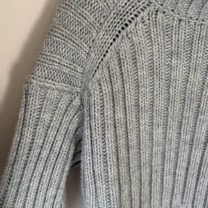 H&M Gray Crop Chunky Cable Knit Wool Blend Turtleneck Sweater thumbnail 3