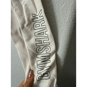 Gymshark cropped hoodie size medium sportswear sweater thumbnail 3