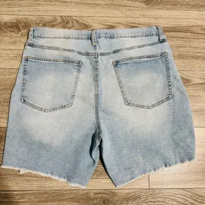 Celebrity Pink Women Light Wash Distressed Denim Shorts Cutoff Frayed Hem‎ 17/33 thumbnail 6