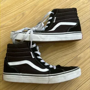 Vans Black and White Sk8-Hi Sneakers Women's Size 7.5 High Top Streetwear Suede thumbnail 1