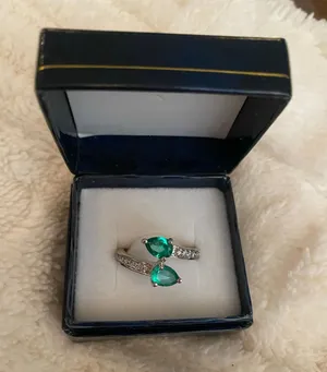 Emerald Green Pear Cut Bypass Ring Silver Tone Crystal Costume Jewelry thumbnail 1