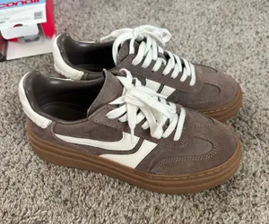 DSW shoes thumbnail 1