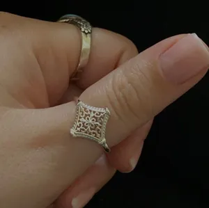 Boutique NEW 14k White Gold Plated Cut‎ Out Filigree Hollow Flower Ring, Size 7 thumbnail 7