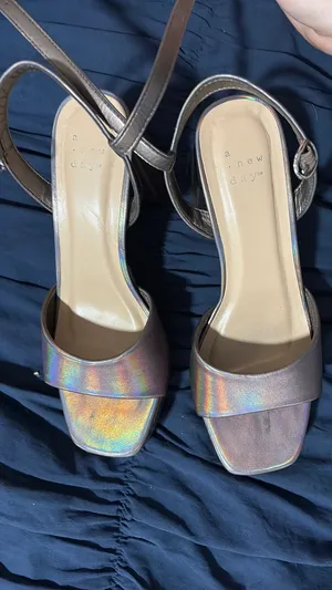 Holographic Heels A New Day thumbnail 3