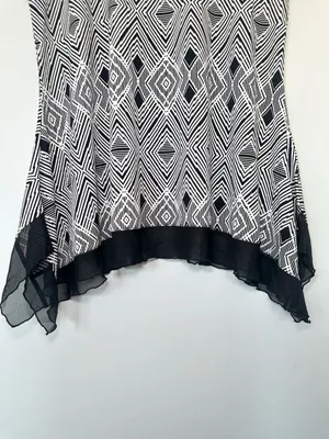 Cato Women's Black and White Geometric Print Tunic Top with Sheer Hem Size XL thumbnail 4