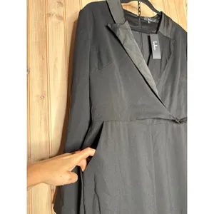 NWT Lulus Impressive Presence Black Collared Straight Leg Jumpsuit Classy Sz L thumbnail 6