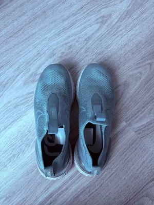Nike Epic React Flyknit Blue / Gray Sneakers thumbnail 3
