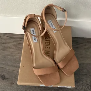 Steve Madden Tiaa Ankle Strap Block Heel Sandals - Size 10 - Camel Nubuck - NWB thumbnail 6