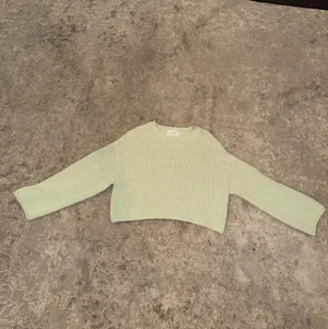 ZARA Girls light green sweater thumbnail 2