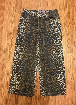 Edikted Leopard Printed Low Rise Jeans thumbnail 1