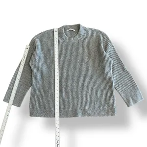 Abercrombie & Fitch Women’s Gray Ribbed Crew Sweater Size Medium‎ Wool Blend thumbnail 4