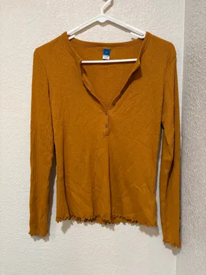 Old Navy Long Sleeve thumbnail 1