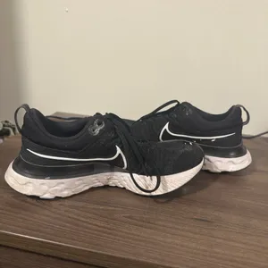 Nike Black and White Athletic Sneakers thumbnail 2