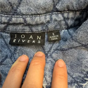 💙 Joan Rivers Denim‎ Boyfriend Shirt Diamond Stitch Women’s Small 💙 thumbnail 4
