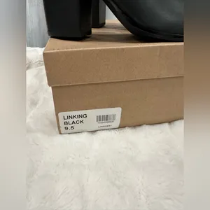 NEW Steve Madden Linking Black Faux Leather Ankle Booties thumbnail 2