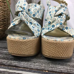Juicy Couture Blue & Tan Print Fabric Platform Wedge Espadrille Sandal Shoes 7.5 thumbnail 4