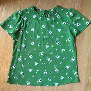 Green Floral Short Sleeve Blouse Size M thumbnail 1