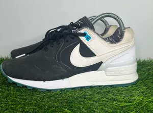 Nike Air Sneakers Black White Teal Women’s 6 Casual Running Shoes 861346-003 thumbnail 1
