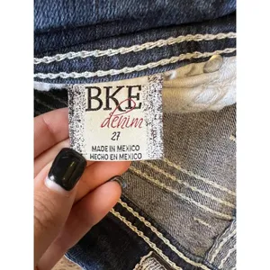 BKE STELLA Denim Blue Jeans Women's Size 27 24" CROP 3" Single Cuff Preppy Party thumbnail 3