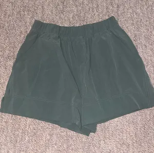 High-Waist Forest Green Women's Shorts with Elastic Waistband thumbnail 1