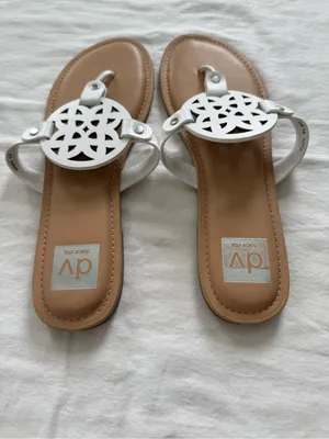 Dolce Vita Gotie White Cutout Thong‎ Sandals Women’s Size 10 thumbnail 4
